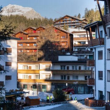 Στο πένθος βυθίστηκε η Ελβετία από την τραγωδία με τους δεκάδες νεκρούς και πάνω από 100 τραυματίες μετά από έκρηξη σε μπαρ στο θέρετρο σκι Κραν Μοντανά