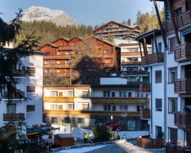 Στο πένθος βυθίστηκε η Ελβετία από την τραγωδία με τους δεκάδες νεκρούς και πάνω από 100 τραυματίες μετά από έκρηξη σε μπαρ στο θέρετρο σκι Κραν Μοντανά