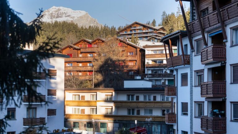 Στο πένθος βυθίστηκε η Ελβετία από την τραγωδία με τους δεκάδες νεκρούς και πάνω από 100 τραυματίες μετά από έκρηξη σε μπαρ στο θέρετρο σκι Κραν Μοντανά