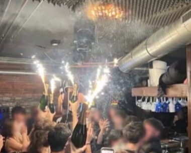 Η στιγμή που ξεσπά η φωτιά στο μπαρ της Κραν Μοντανά