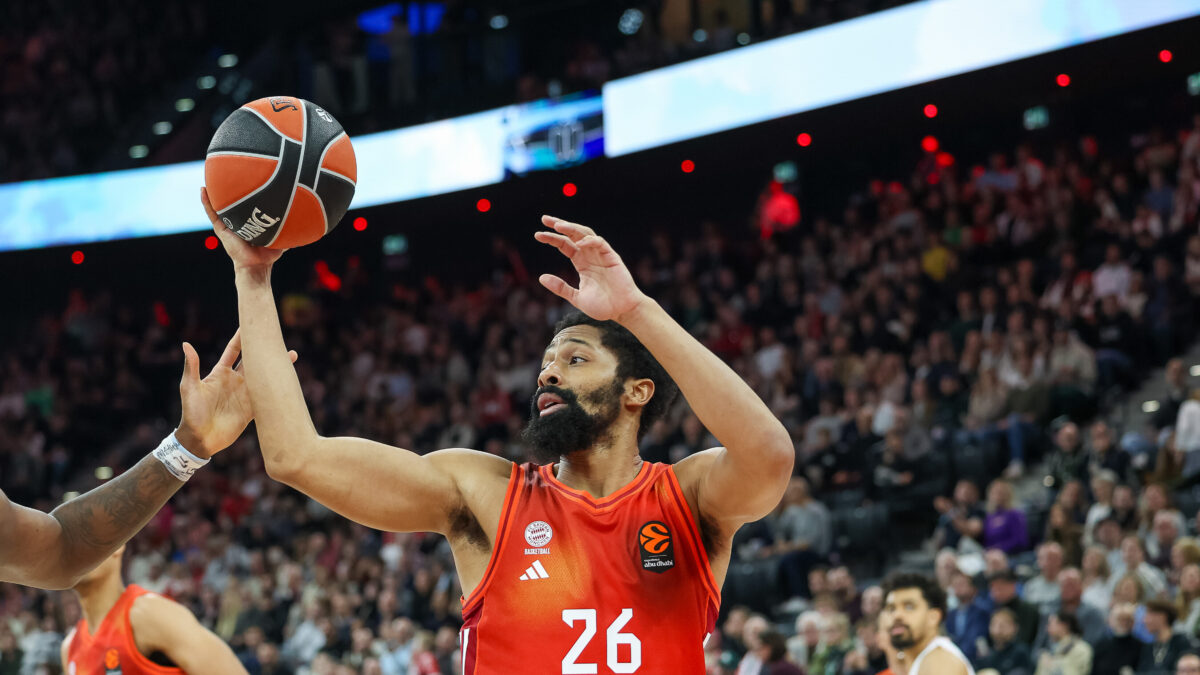 Ο Ντινγουίντι με τη φανέλα της Μπάγερν Μονάχου