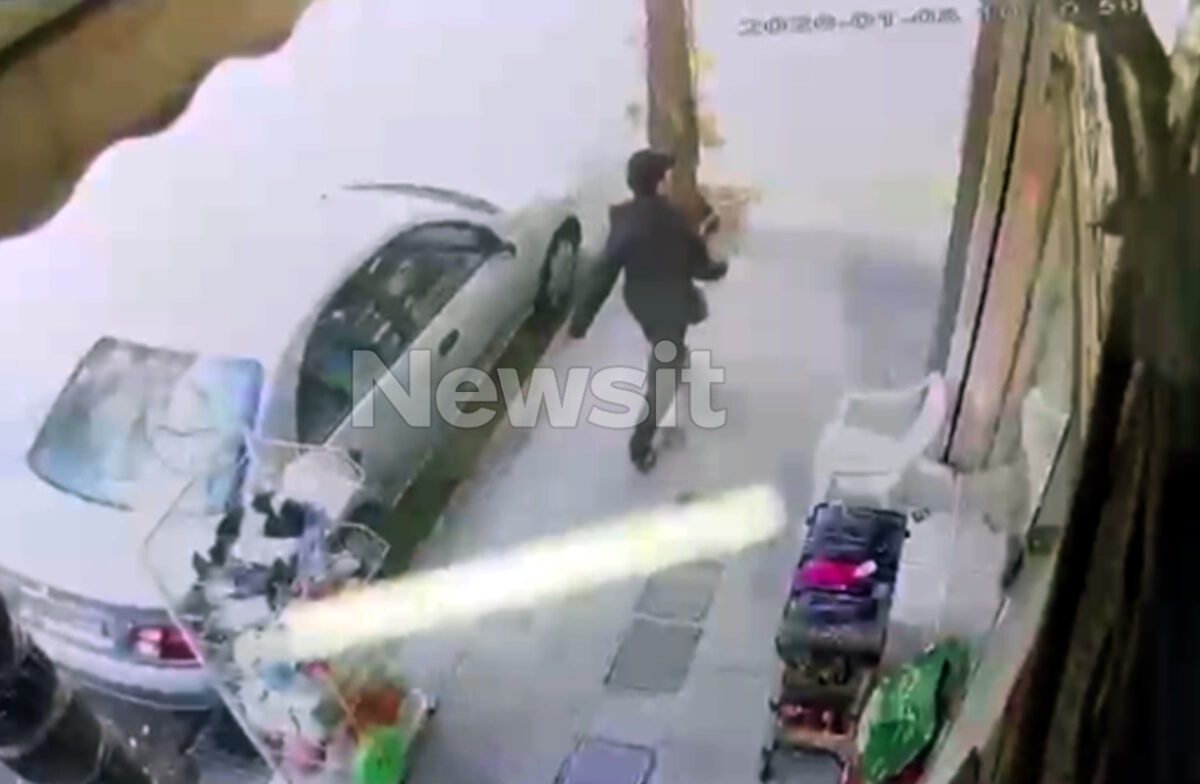 Νέα βίντεο – ντοκουμέντα από τις κινήσεις της Λορά στην Αθήνα: Έχει αφήσει την τσάντα της και φαίνεται κάτι να ψάχνει