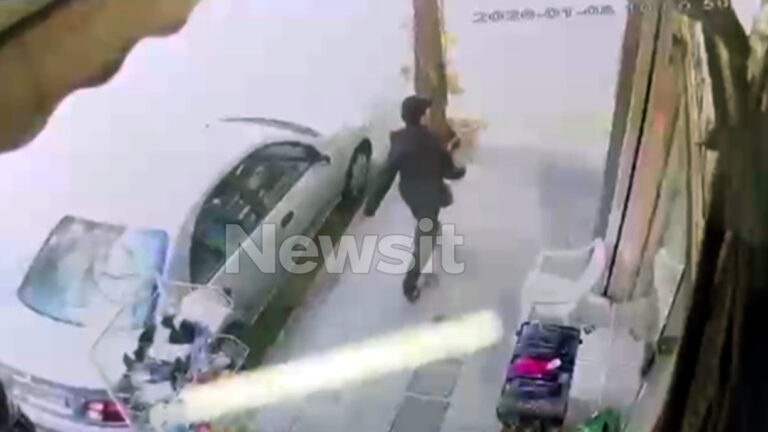 Νέα βίντεο – ντοκουμέντα από τις κινήσεις της Λόρα στην Αθήνα: Έχει αφήσει την τσάντα της και φαίνεται κάτι να ψάχνει