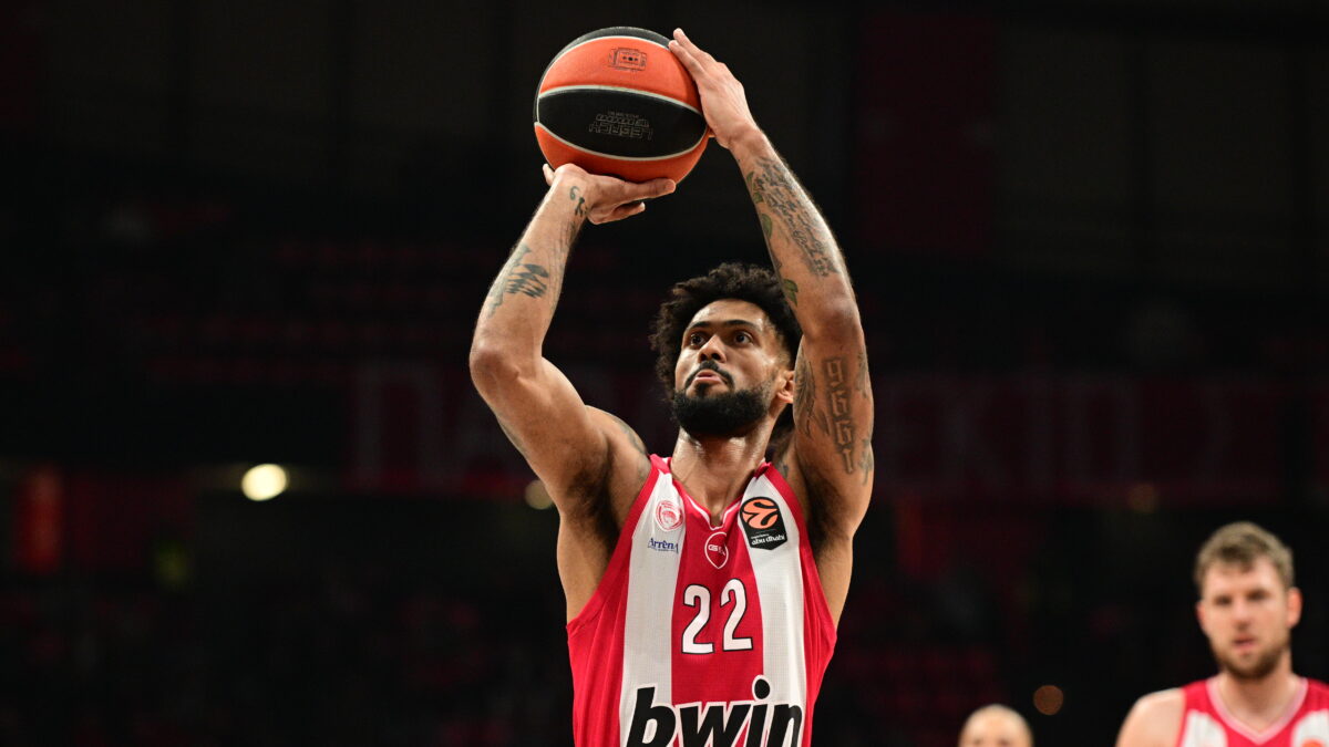 Ο Ντόρσεϊ με τη φανέλα του Ολυμπιακού