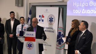 Ο πρόεδρος της Βουλής, Νικήτας Κακλαμάνης στο βήμα της εκδήλωσης «Ημέρα Θυσίας Διασώστη του ΕΚΑΒ»