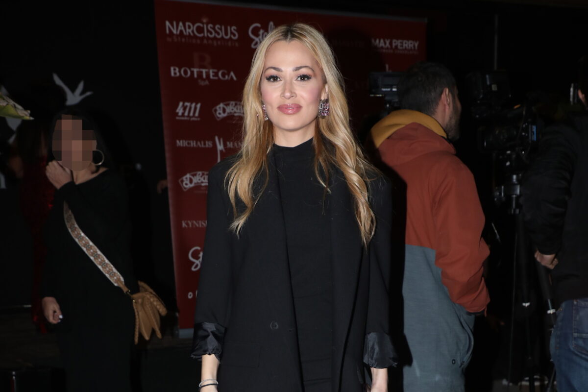 Η Ελένη Βουλγαράκη «έσπασε» στην τελευταία της ραδιοφωνική εκπομπή: «Με ζορίζει πάρα πολύ, σας αγαπώ»