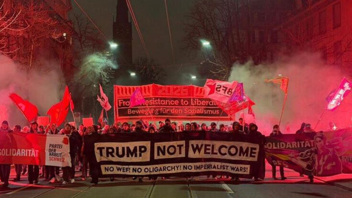 Διαδήλωση κατά του Τραμπ στη Ζυρίχη (Kyodo via AP Images)