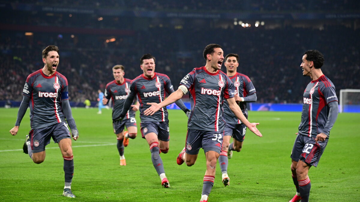 Άγιαξ – Ολυμπιακός 1-2: Τεράστια ερυθρόλευκη νίκη στο Άμστερνταμ και πρόκριση στα playoffs του Champions League