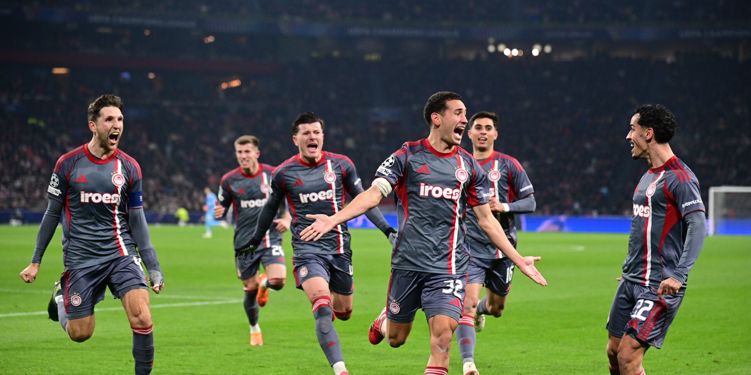 Άγιαξ – Ολυμπιακός 1-2: Τεράστια ερυθρόλευκη νίκη στο Άμστερνταμ και πρόκριση στα playoffs του Champions League