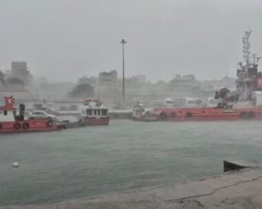 Κύματα στο λιμάνι της Αλεξανδρούπολης