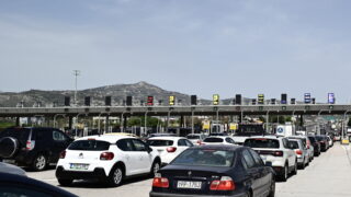 αυτοκίνητα στα διόδια