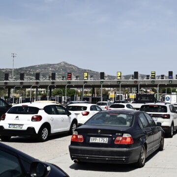 αυτοκίνητα στα διόδια