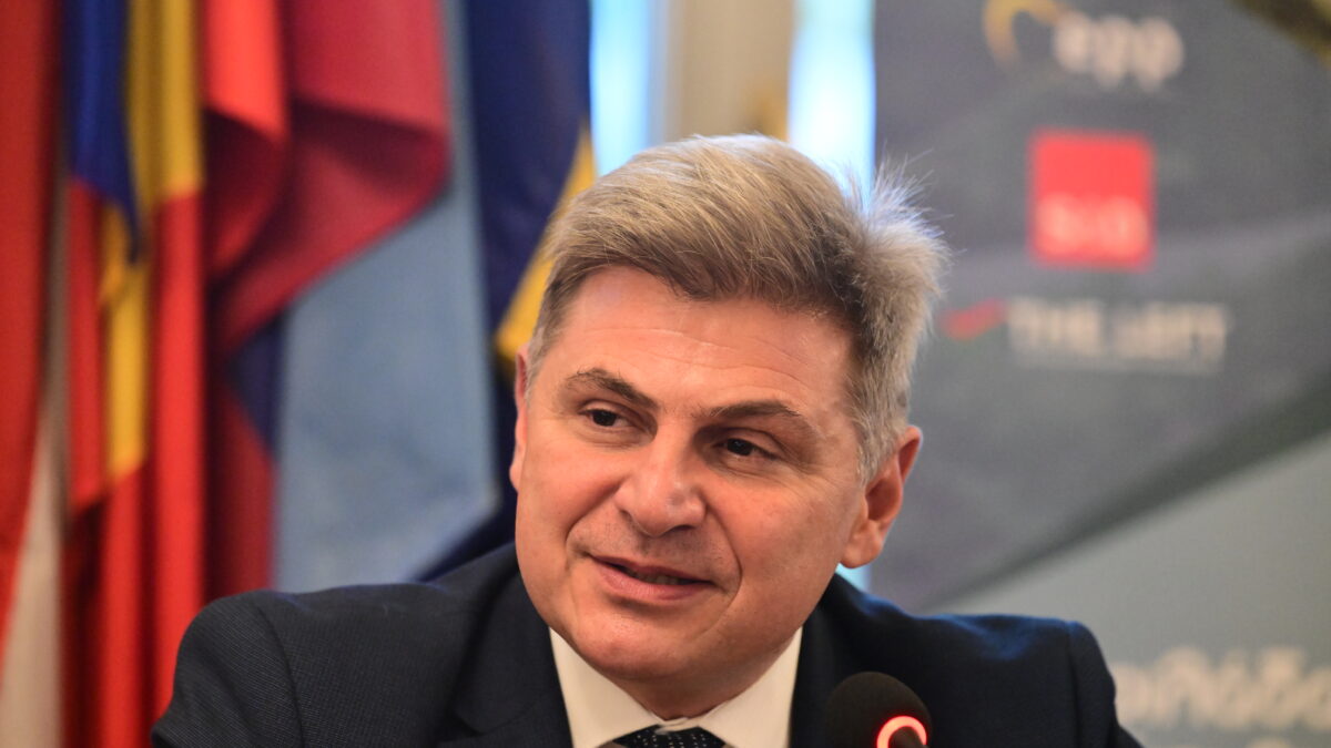 Ο Νικόλας Φαραντούρης