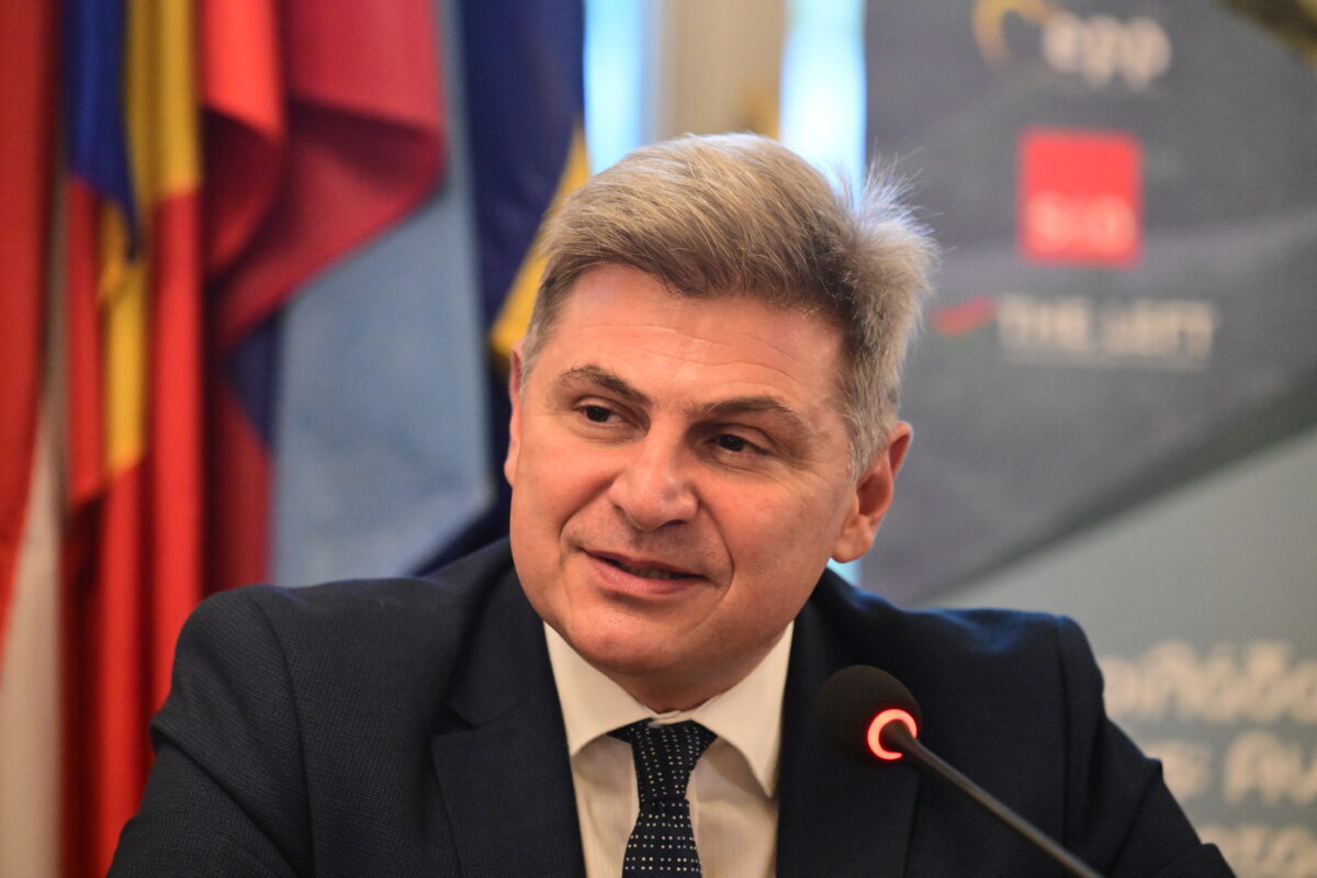 Ο Νικόλας Φαραντούρης