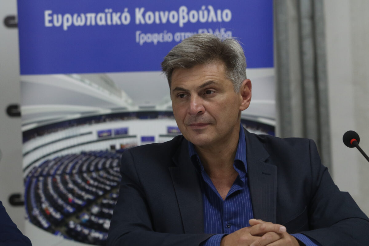 &Nu;&iota;&kappa;ό&lambda;&alpha;&sigmaf; &Phi;&alpha;&rho;&alpha;&nu;&tau;&omicron;ύ&rho;&eta;&sigmaf; &gamma;&iota;&alpha; &delta;&iota;&alpha;&gamma;&rho;&alpha;&phi;ή &alpha;&pi;ό &Sigma;&Upsilon;&Rho;&Iota;&Zeta;&Alpha;: &Delta;&epsilon;&nu; &mu;ί&lambda;&eta;&sigma;&alpha; &gamma;&iota;&alpha; έ&nu;&tau;&alpha;&xi;&eta; &sigma;&tau;&omicron; &kappa;ό&mu;&mu;&alpha; &Kappa;&alpha;&rho;&upsilon;&sigma;&tau;&iota;&alpha;&nu;&omicron;ύ, &kappa;&alpha;&lambda;&omega;&sigma;ό&rho;&iota;&sigma;&alpha; &tau;&eta;&nu; &kappa;ά&theta;&omicron;&delta;ό &tau;&eta;&sigmaf;