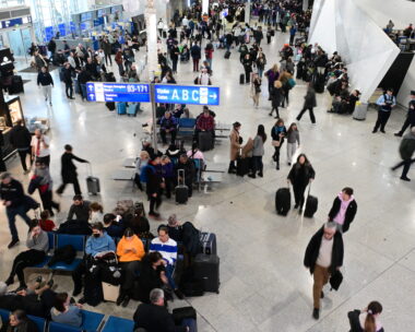 Στιγμιότυπο από το «Ελευθέριος Βενιζέλος», την Κυριακή 4 Ιανουαρίου 2026 με καθηλωμένα τα αεροπλάνα