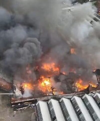 Μεγάλη φωτιά σε εργοστάσιο στο Γουλβερχάμπτον στη Βρετανία