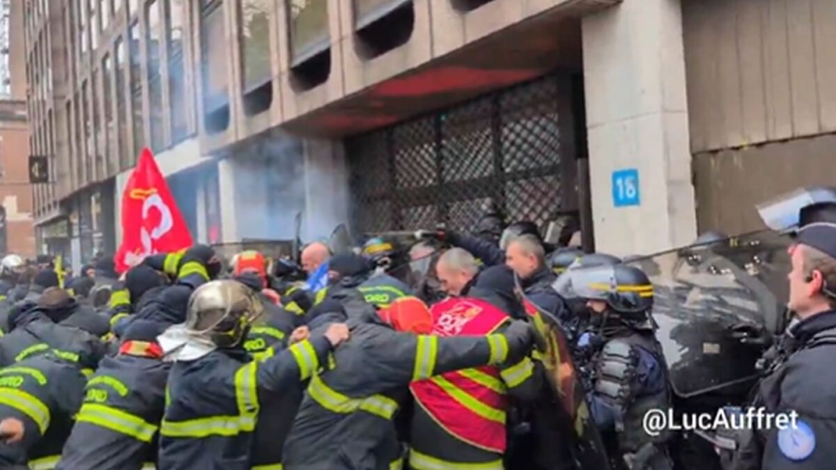 Στους δρόμους κατέβηκαν οι πυροσβέστες στης Λιλ