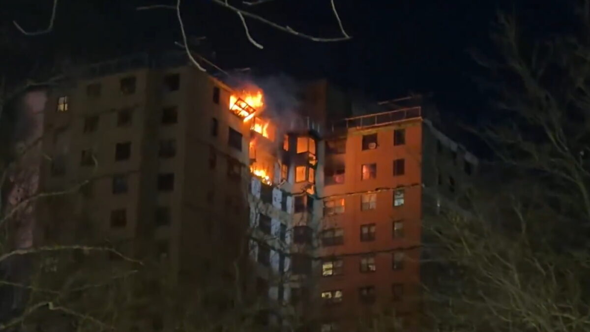 Φωτιά σε πολυκατοικία στο Μπρονξ