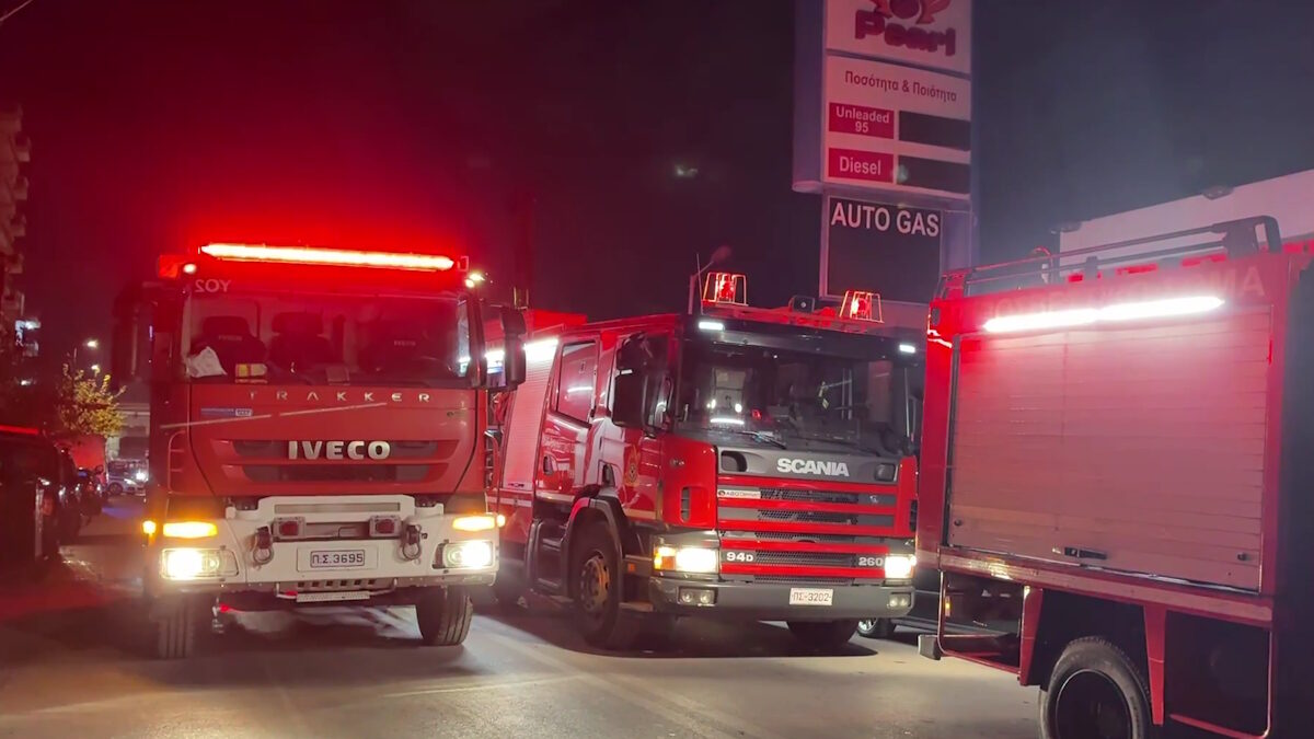 Φωτιά σε βενζινάδικο στα Κάτω Πατήσια