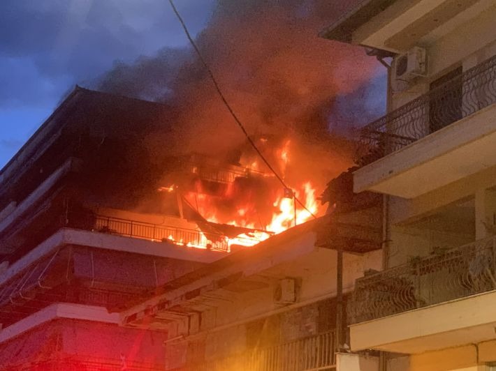 Η φωτιά στα διαμερίσματα / Φωτό alexandriamou.gr