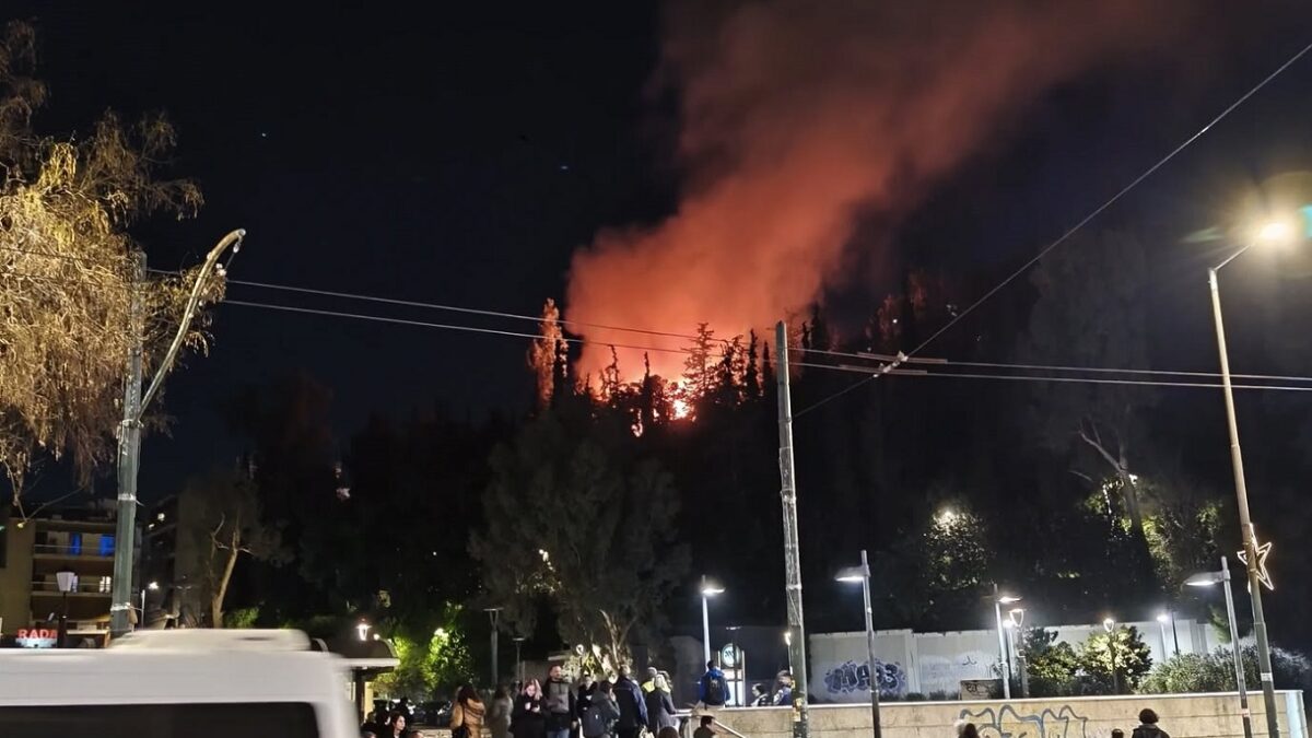 Φωτιά κοντά στο μετρό Άγιος Ιωάννης