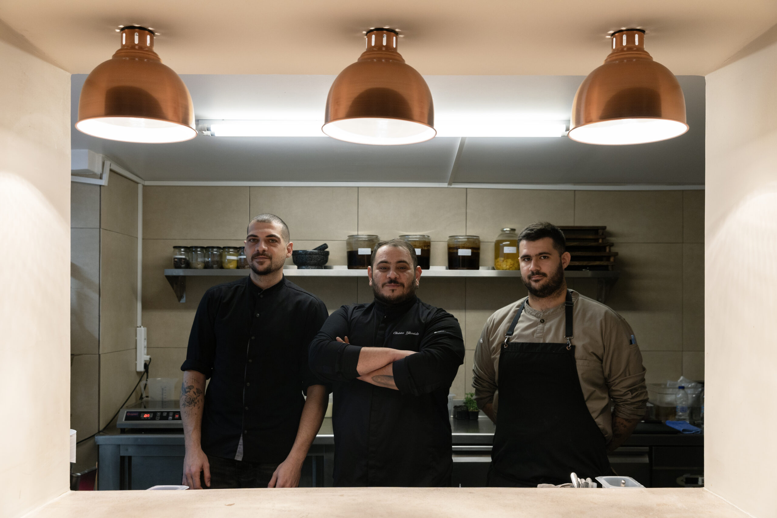 Ο σεφ Χρήστος Γλωσσίδης και η ομάδα του.