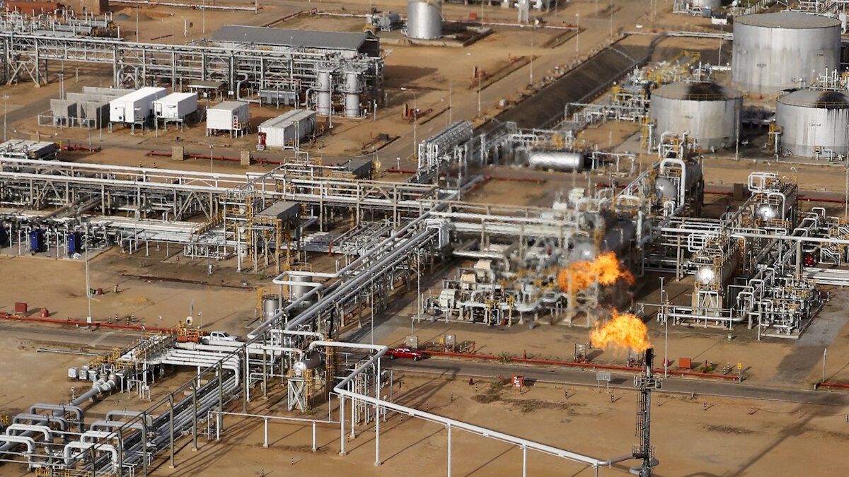 FILE PHOTO: A flame burning natural gas is seen at an heavy-crude treatment plant operated by Venezuela's state oil company PDVSA, in the oil rich Orinoco belt, near Cabrutica at the state of Anzoategui April 16, 2015. Picture taken on April 16, 2015