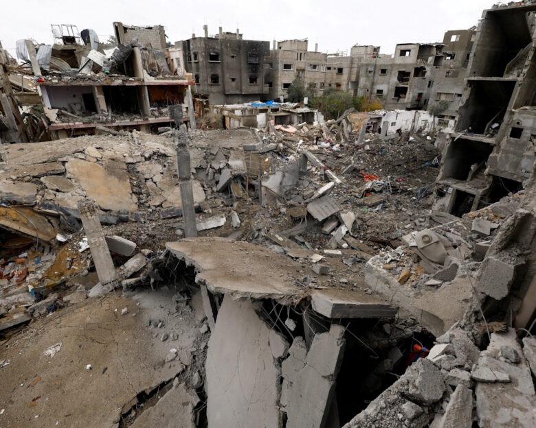 Ερείπια από ισραηλινή αεροπορική επιδρομή στη Γάζα