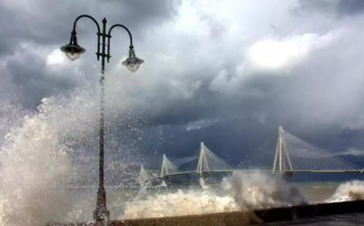 Η γέφυρα Ρίου - Αντιρρίου σε σφοδρή κακοκαιρία