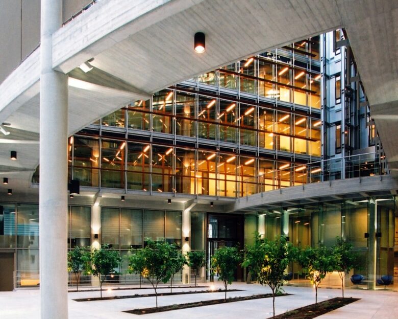 ΓΕΚ ΤΕΡΝΑ: Γιατί ορίζει τιμή-στόχο στα 49 ευρώ η Santander