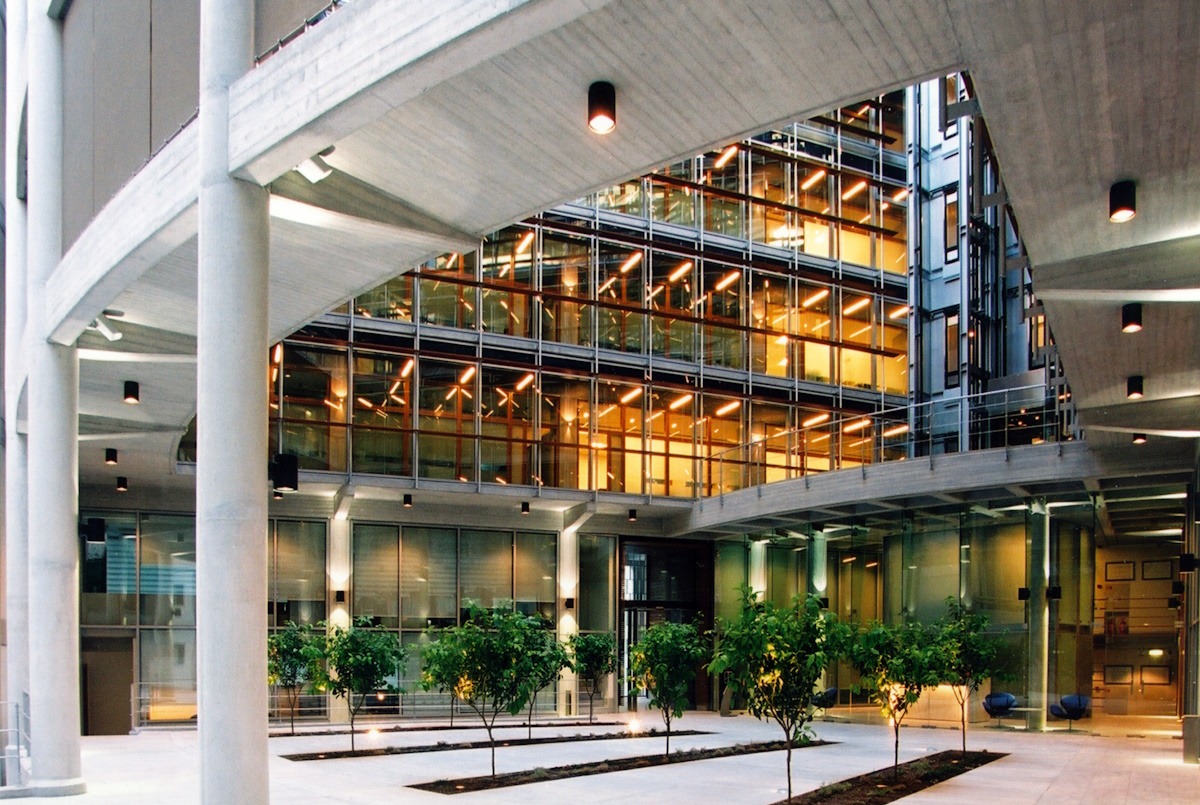 ΓΕΚ ΤΕΡΝΑ: Γιατί ορίζει τιμή-στόχο στα 49 ευρώ η Santander