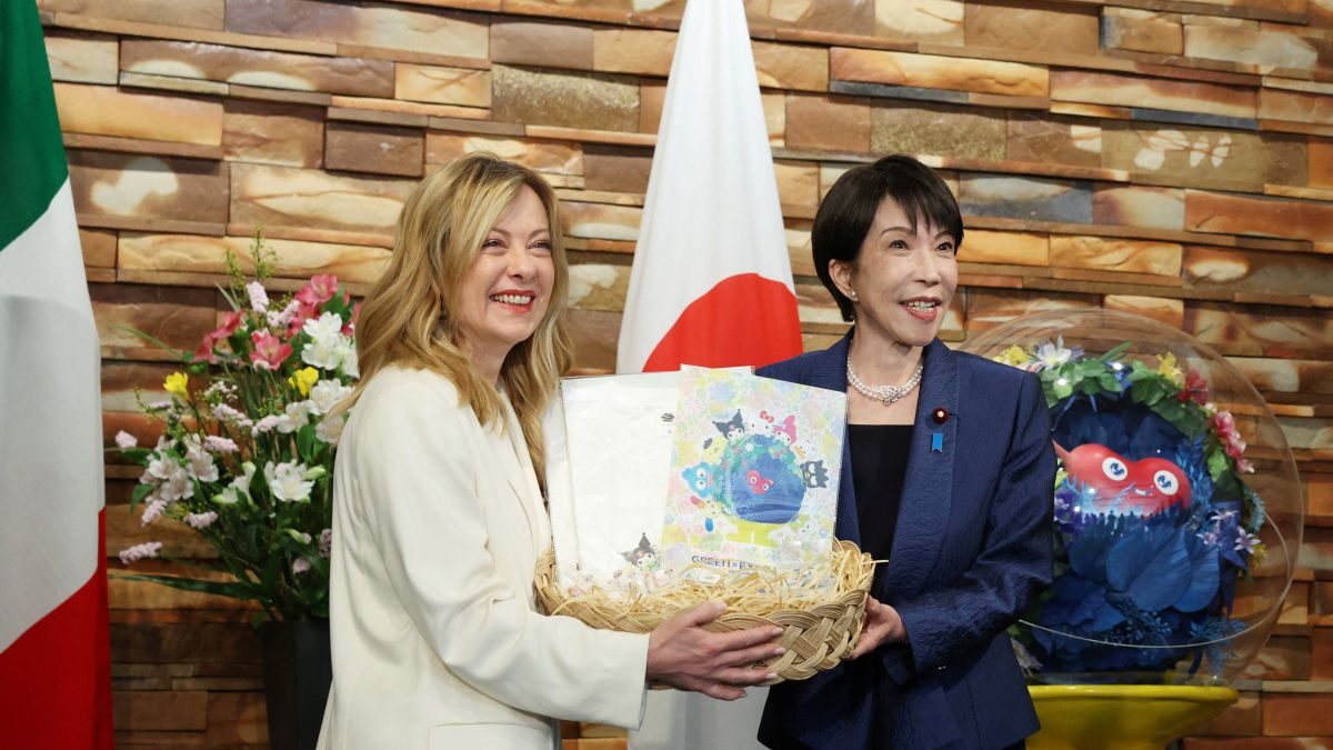 Το δώρο της Σαναέ Τακάιτσι στην Τζόρτζια Μελόνι