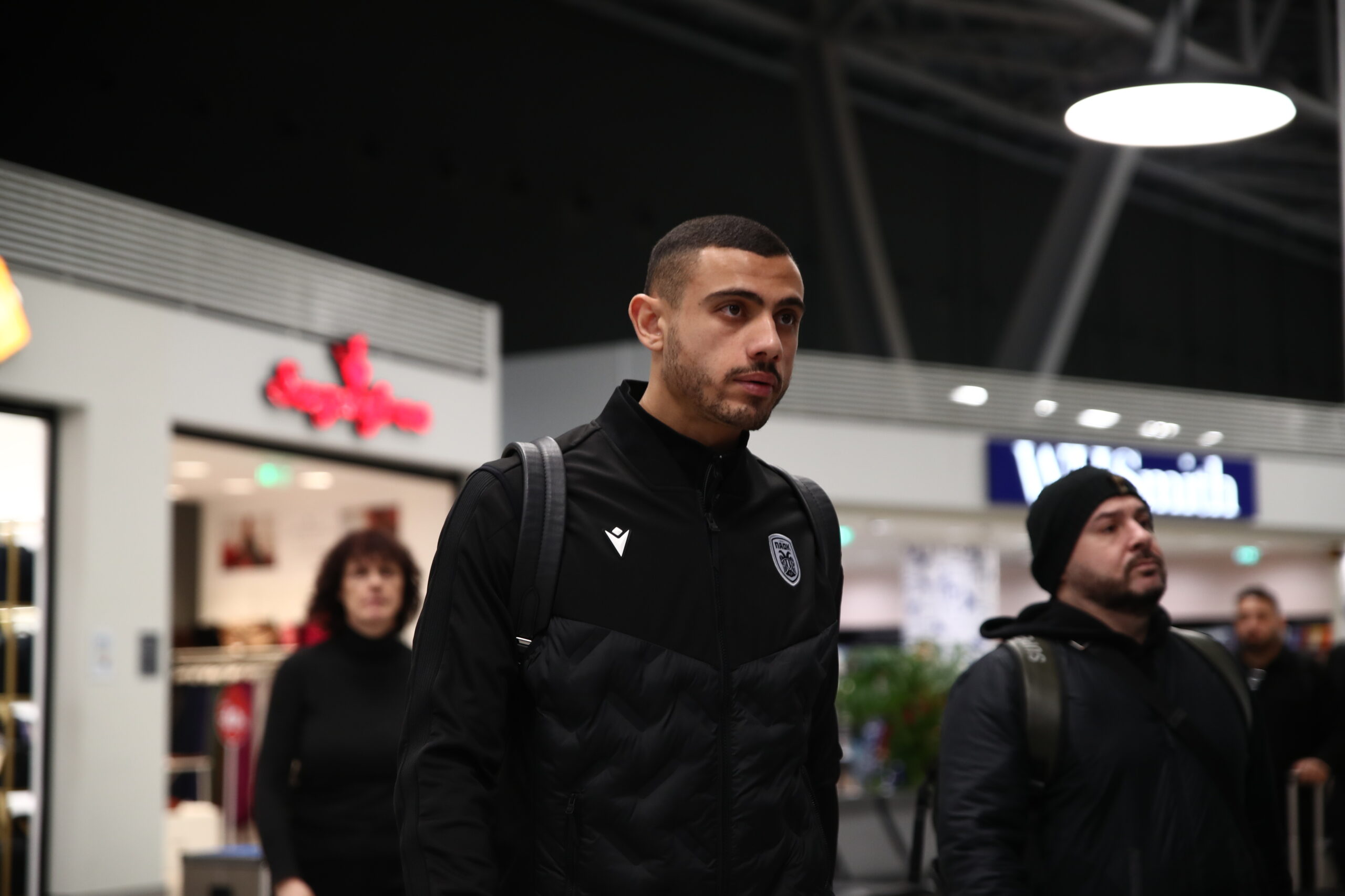 Ο Γιακουμάκης κατά την αναχώρηση του ΠΑΟΚ για τη Γαλλία