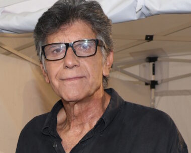 Γιάννης Μπέζος