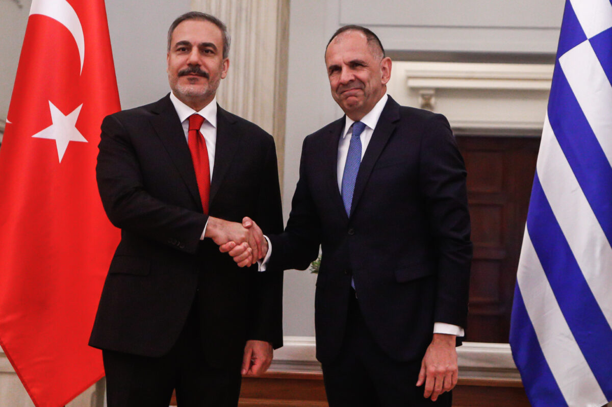 Ο υπουργός Εξωτερικών Γιώργος Γεραπετρίτης και ο Τούρκος ομόλογός του, Χακάν Φιντάν