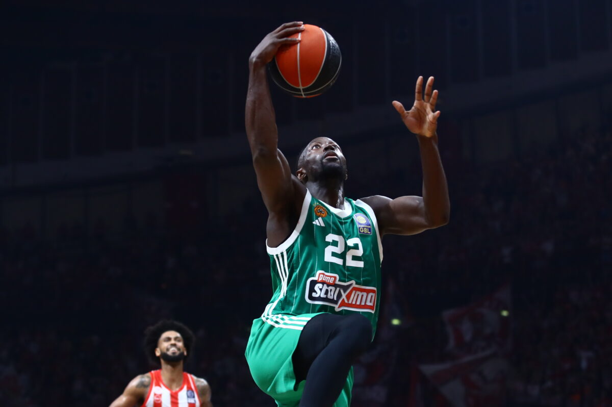 Ο Γκραντ σε αγώνα με τον Ολυμπιακό (ΜΑΡΚΟΣ ΧΟΥΖΟΥΡΗΣ