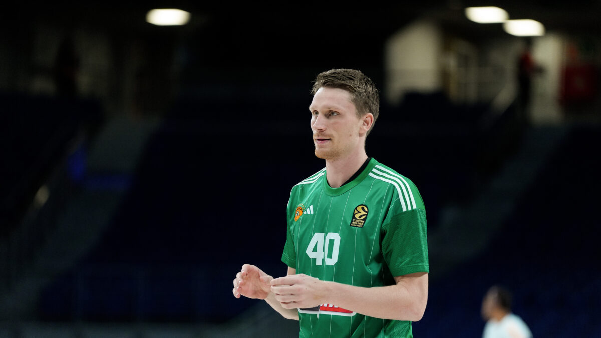 Ο Γκριγκόνις σε ζέσταμα του Παναθηναϊκού