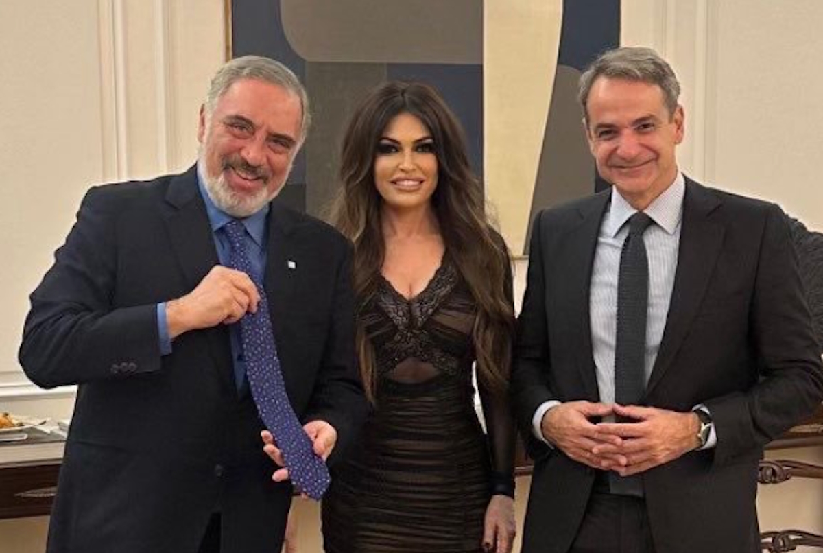 Η Κίμπερλι Γκιλφόιλ ανάμεσα στον Κυριάκο Μητσοτάκη και τον εφοπλιστή Νίκο Τσάκο