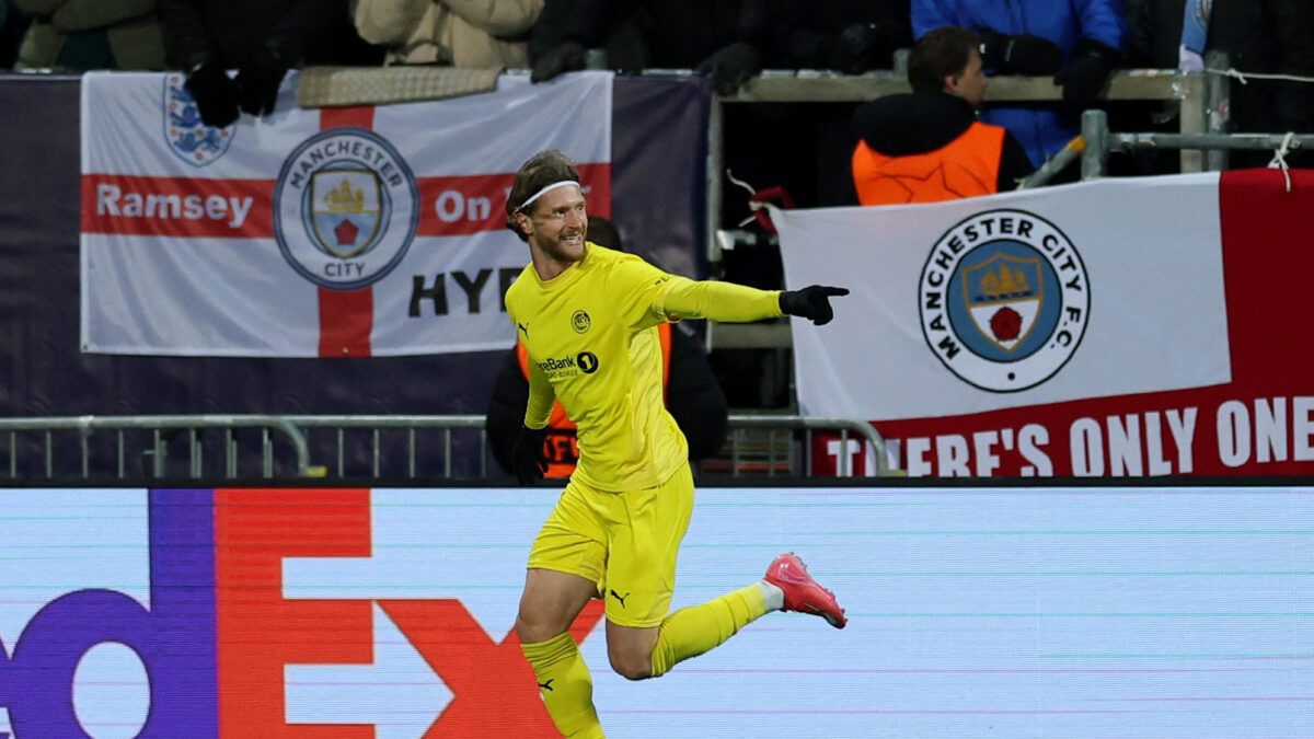 Ο Χογκ πανηγυρίζει