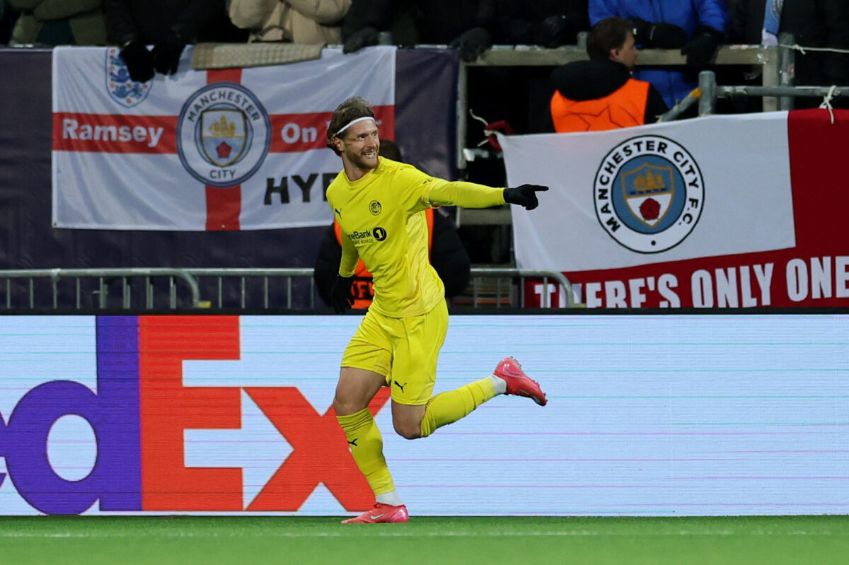 Ο Χογκ πανηγυρίζει