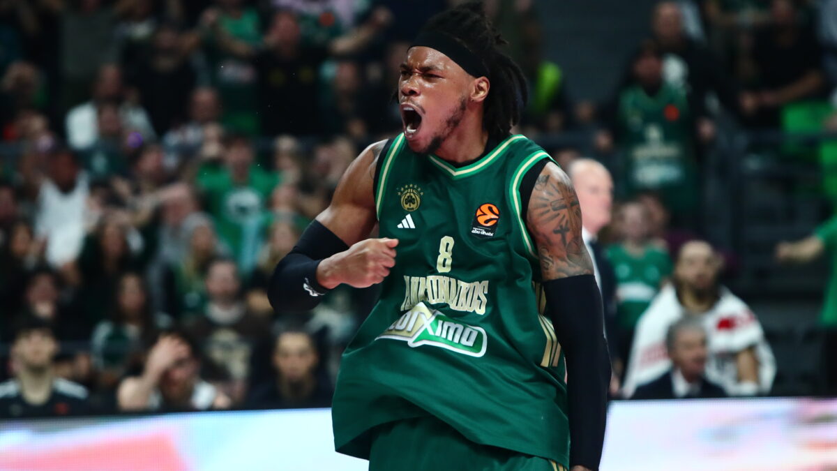 Ο Χολμς πανηγυρίζει κόντρα στη Βίρτους  (ΑΡΓΥΡΩ ΑΝΑΣΤΑΣΙΟΥ