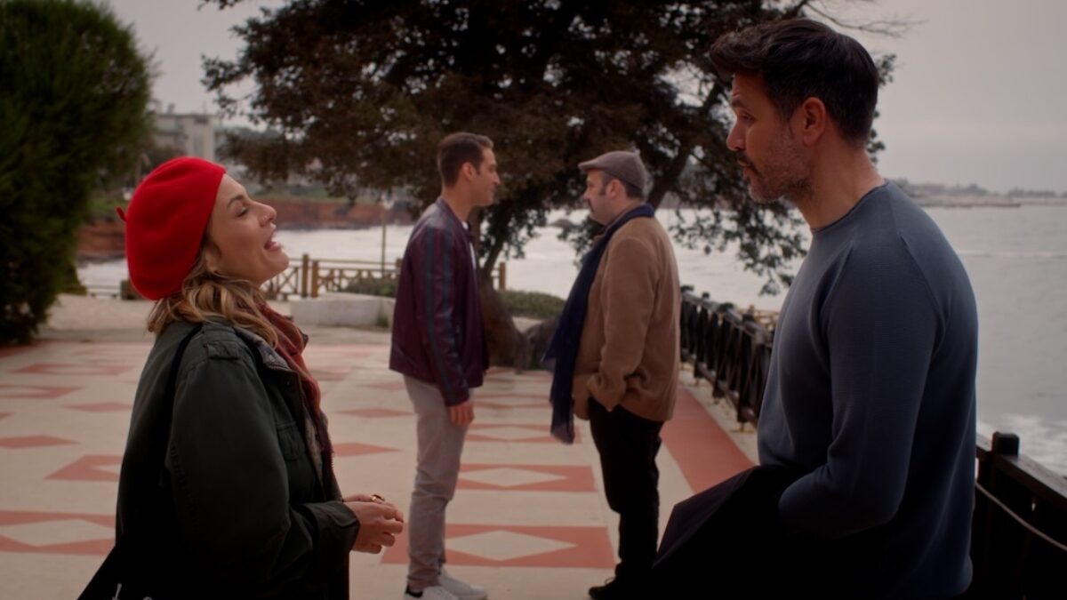 Hotel Elvira – επόμενα επεισόδια: Ο Χάρι υπόσχεται στην Ελβίρα πως αν βγουν για δείπνο, θα της αποκαλύψει γιατί ήρθε στο νησί