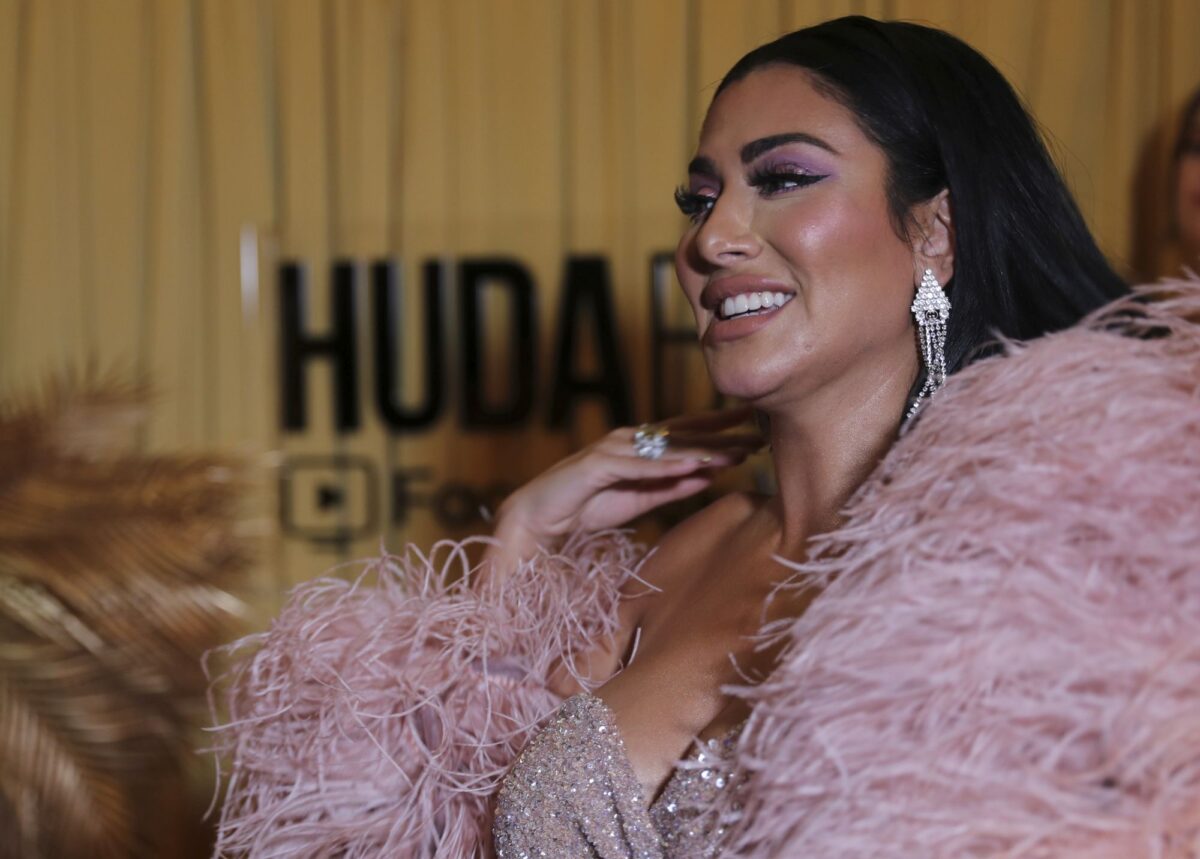 Η Huda Kattan, η ιδρύτρια της Huda Beauty