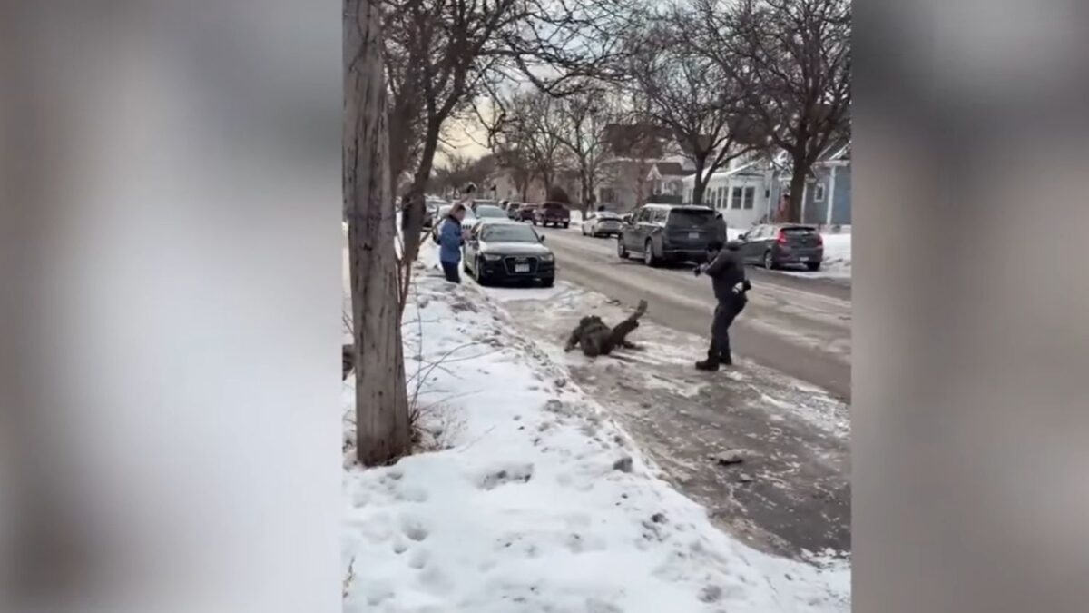 Η τούμπα του πράκτορα της ICE