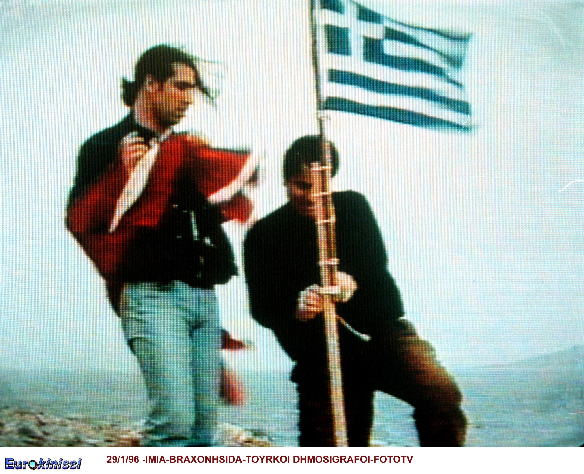 imia-simaia2 Οι Τούρκοι δημοσιογράφοι που κατέβασαν την ελληνική σημαία