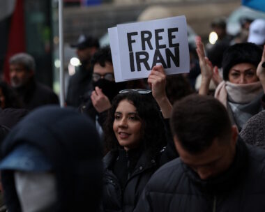 Γυναίκα σε διαμαρτυρία υπέρ του Ιράν