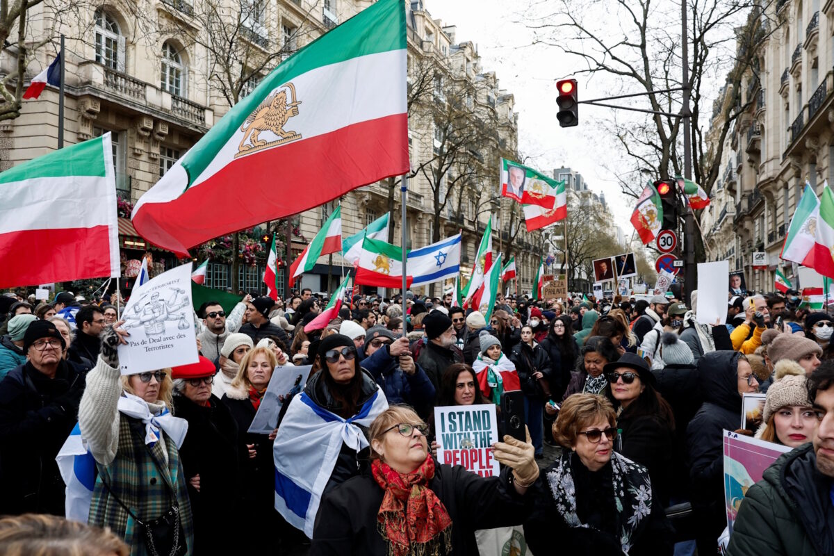 Διαδηλώσεις κατά της κυβέρνησης του Ιράν στο Παρίσι