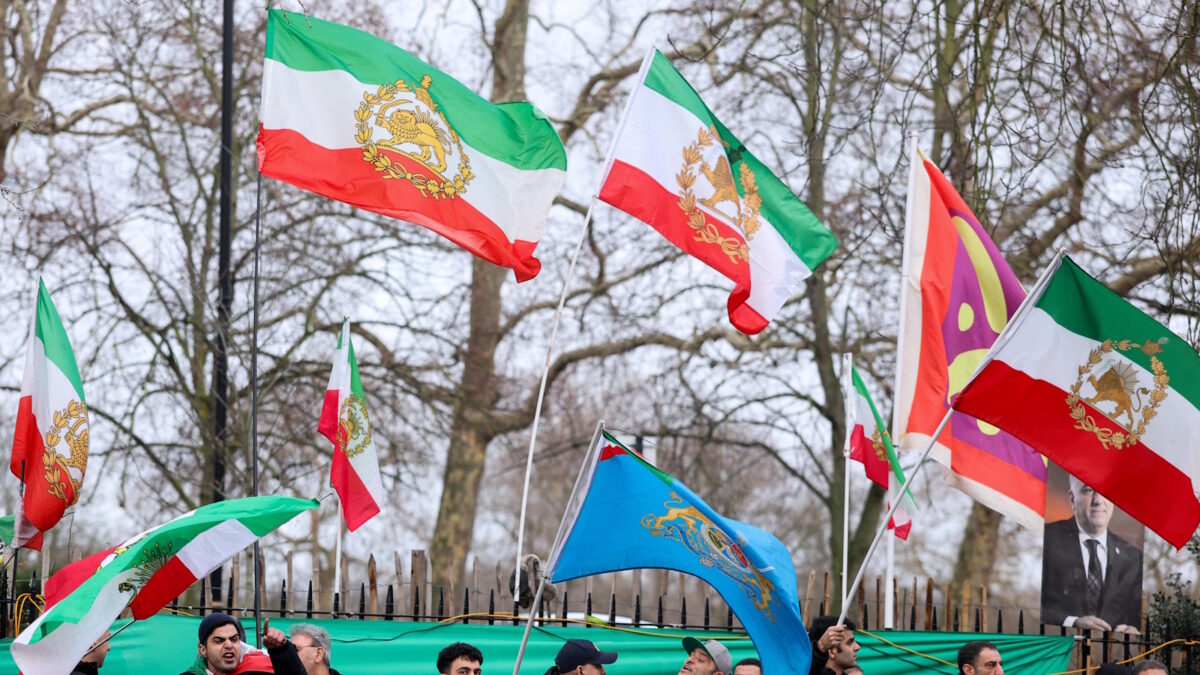 Διαδηλωτές κατά της κυβέρνησης του Ιράν στο Λονδίνο