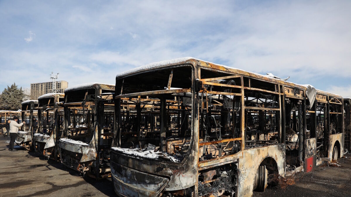 Λεωφορεία που κάηκαν κατά την διάρκεια των αντικυβερνητικών διαδηλώσεων στο Ιράν